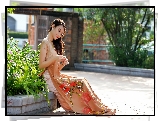 Uśmiechnięta, Brunetka, Park, Rabatki, Kwiaty, Moda, Styl