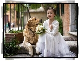 Dziewczynka, Piesek, Golden Retriever, Kwiaty, Bukiecik