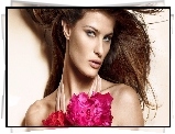 Isabeli Fontana, Kwiatki, Spojrzenie