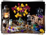 Kompozycja, Lampa, Bukiet, Kwiaty, Orliki, Żółte, Maki, Filiżanki, Kawiarka, Babeczki, Książka, Koszyk, Aparat fotograficzny