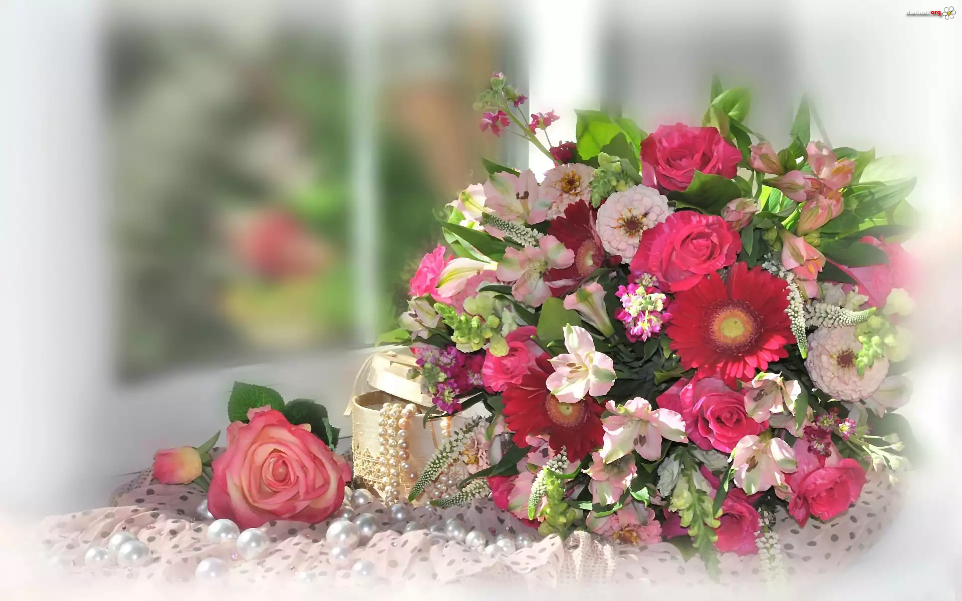 Bukiet, Alstremeria, Gerbera, Róże, Biżuteria, Perły