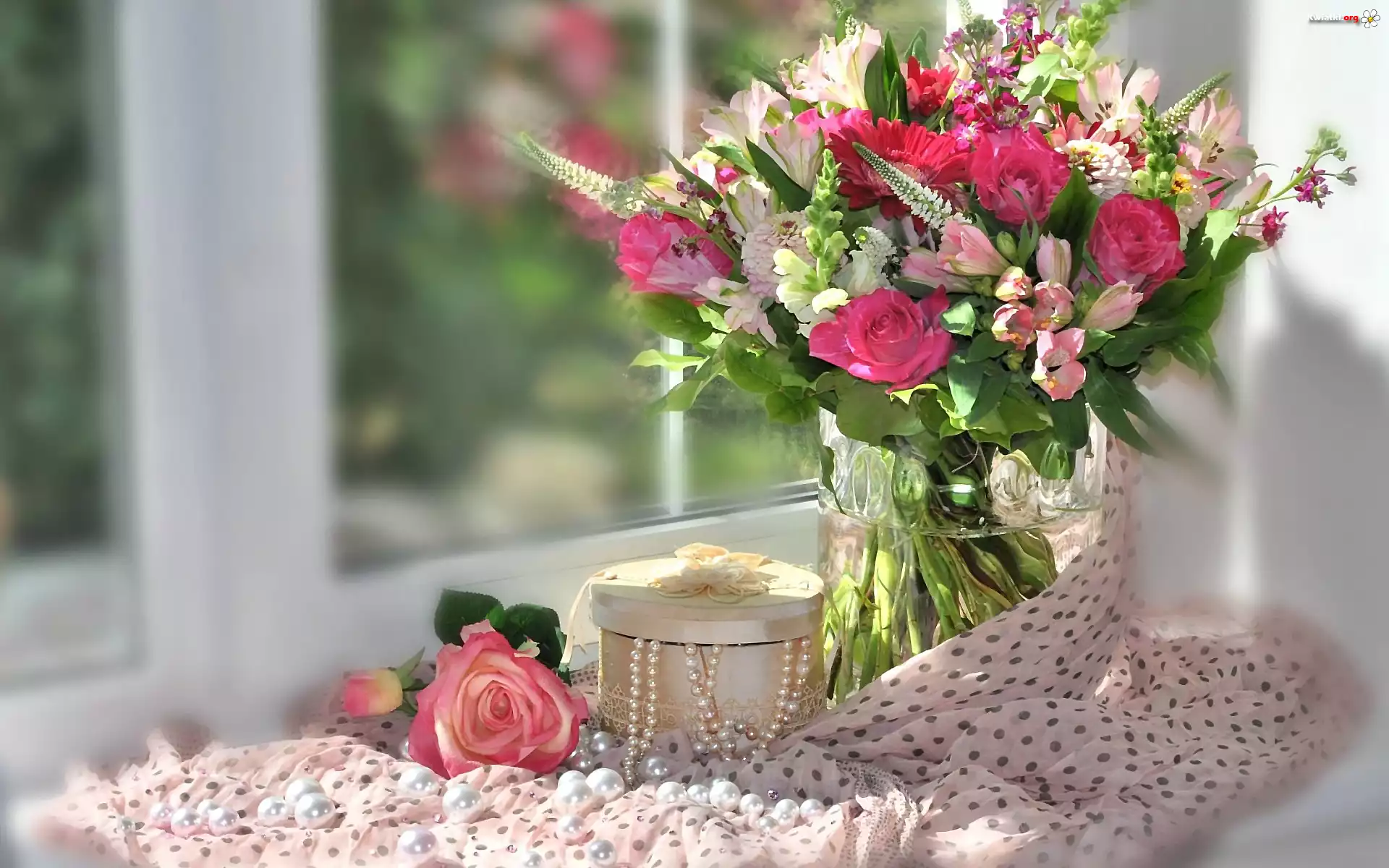 Bukiet, Róże, Gerbera, Budleja, Pudełko, Perły
