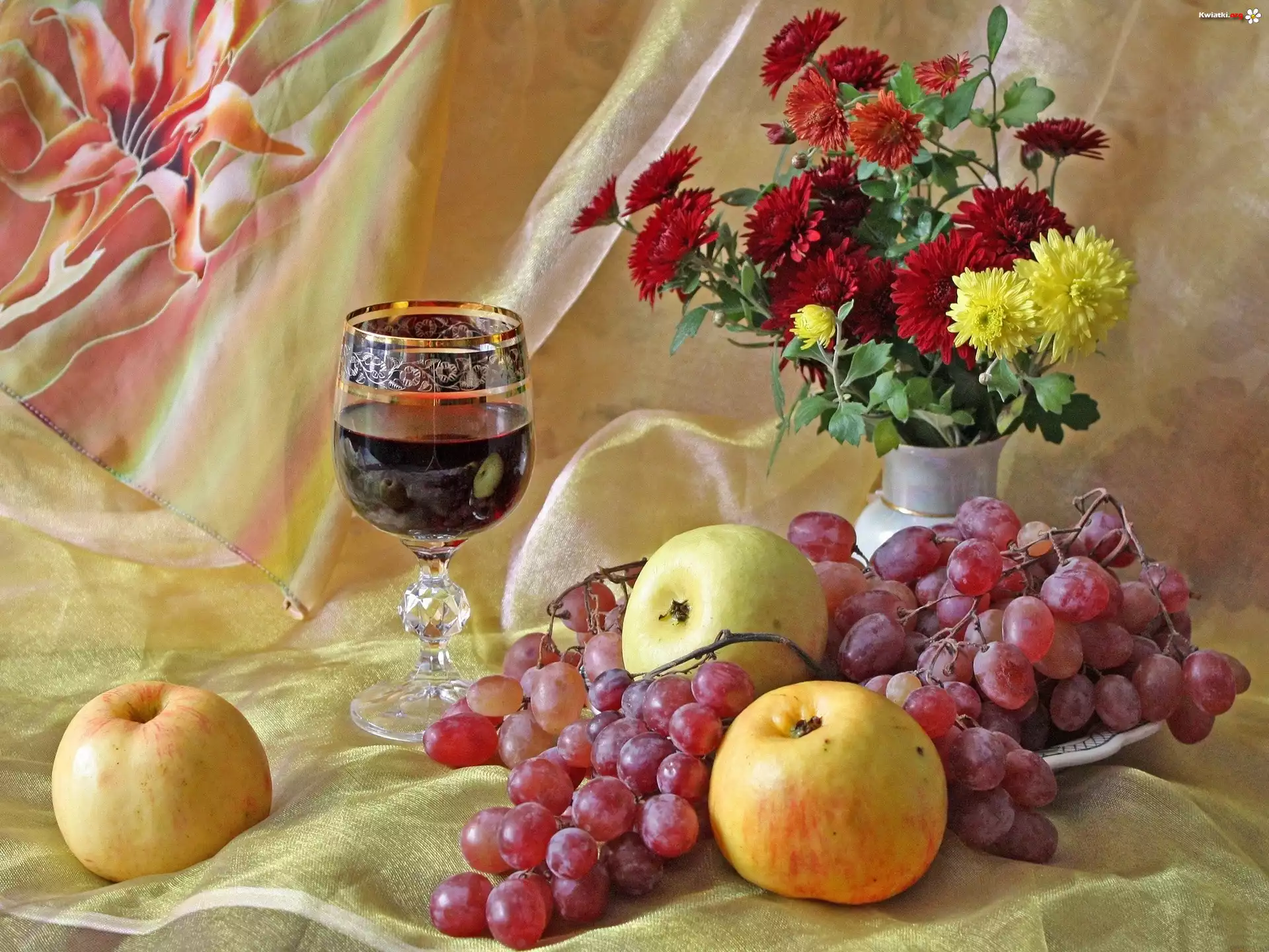Chryzantemy, Winogrona, Jabłka, Kieliszek, Wino, Owoce
