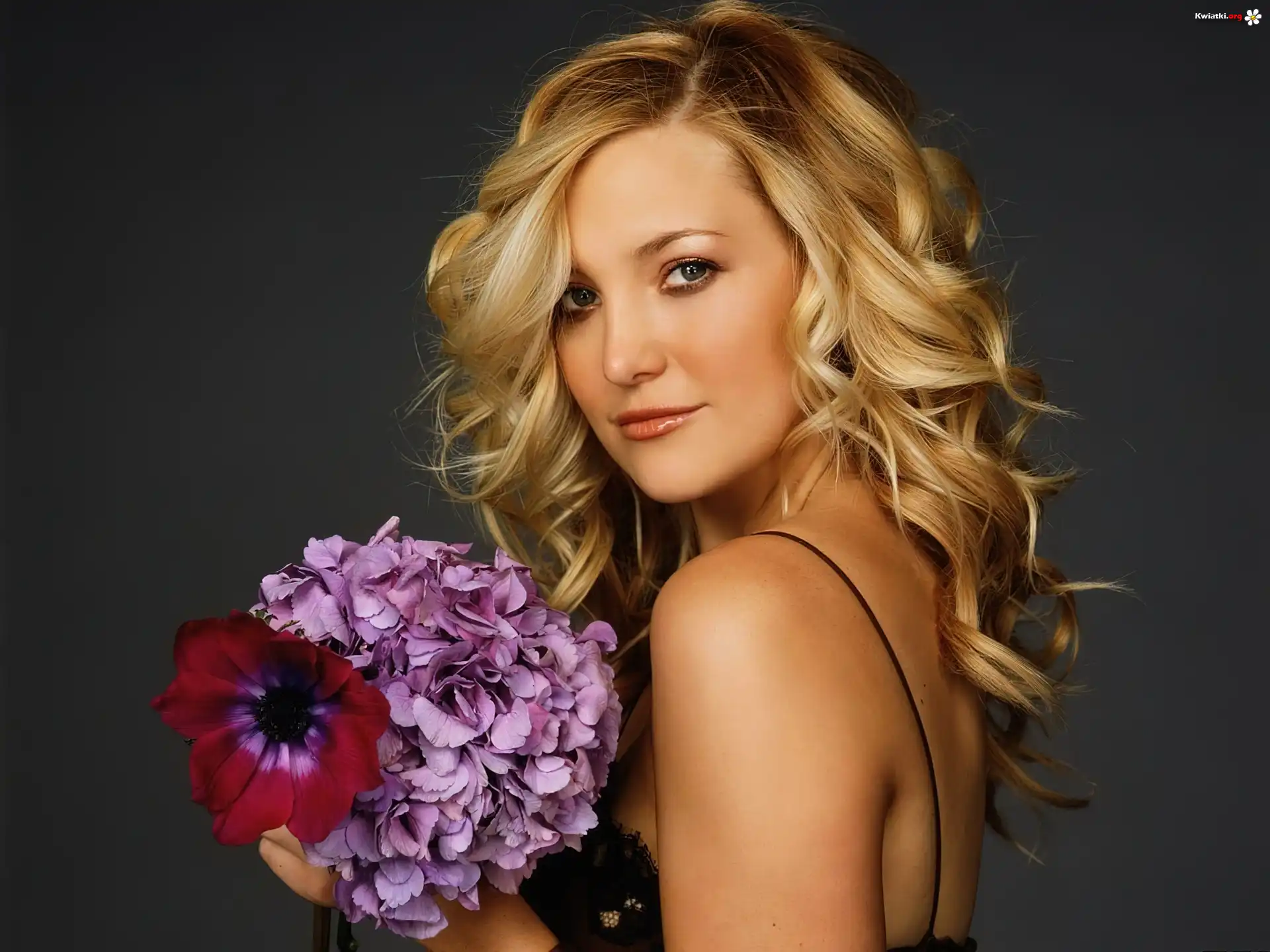 Blondynka, Spojrzenie, Kwiaty, Kate Hudson
