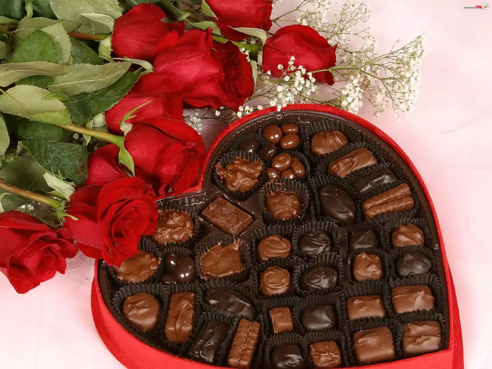 Walentynki, Róże, Bombonierka z czekoladkami
